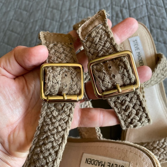 3/$15 size 10 Steve Madden ANKLE STRAPS. Platform wedge 5"heel, Woven, tan - Picture 6 of 16